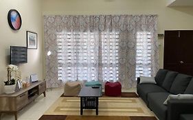 Spacious Cozy Lakeville Homestay 4 Bedrooms All With Aircond