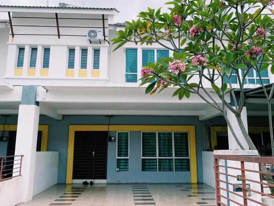 Spacious Cozy Lakeville Homestay 4 Bedrooms All With Aircond Seri Iskandar Luaran gambar