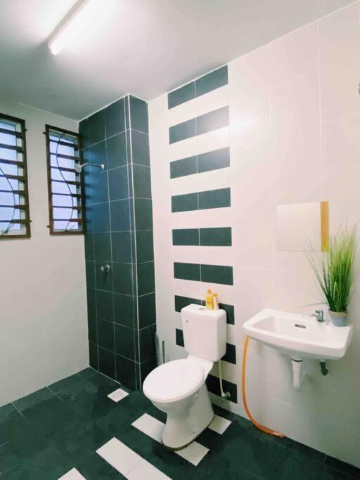 Spacious Cozy Lakeville Homestay 4 Bedrooms All With Aircond Seri Iskandar Luaran gambar